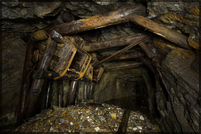 Zeigt die hölzernen Rollenschnauzen der Grube Fahl