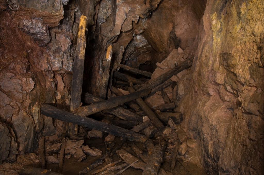 maroder und zusammengebrochener Stollenausbau