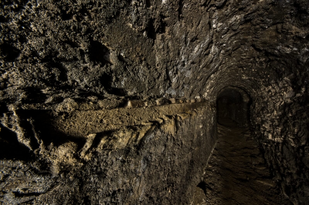 011-blei-zink-erzgrube-tinnitus-trockenmauerung-im-altbergbau-mit-quetschholz