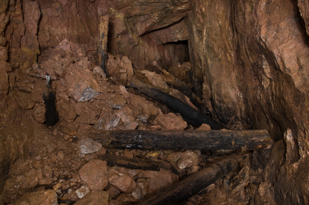 maroder und zusammengebrochener Stollenausbau mit Verbruch