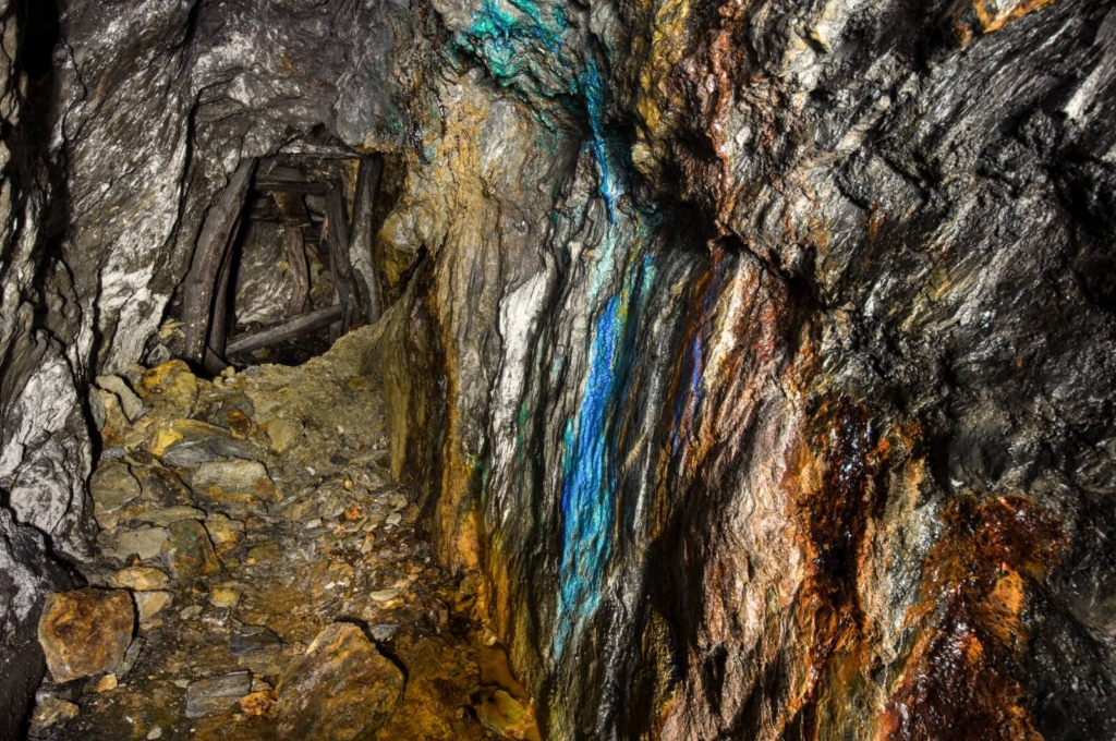 016-blei-zink-erzgrube-tinnitus-farbiger-stollenverlauf