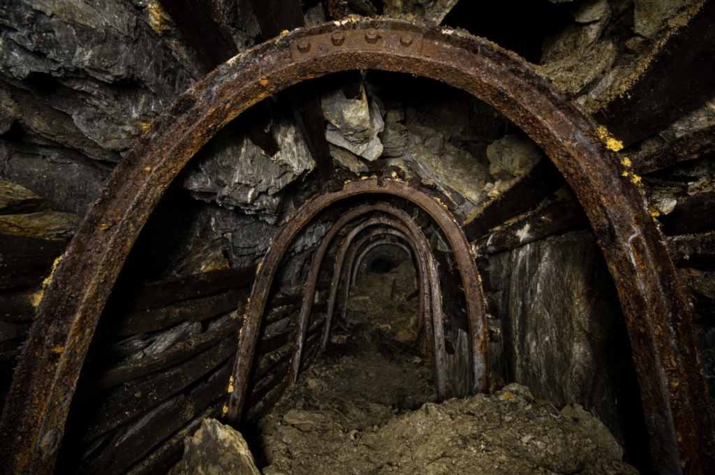 020-blei-zink-erzgrube-tinnitus-starrer-bogenausbau-im-altbergbau