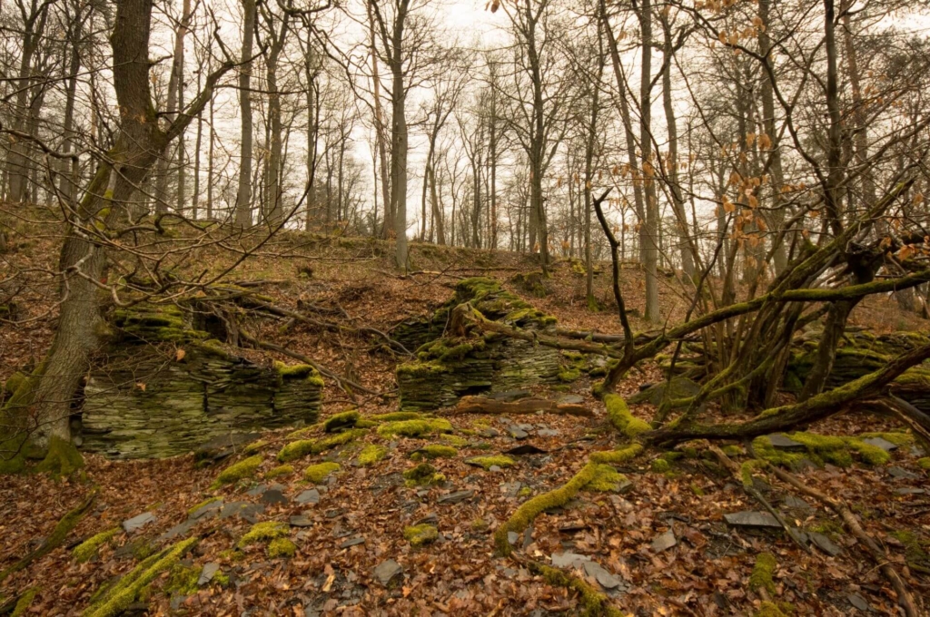 Grundmauern der ehemaligen Grubengebäude