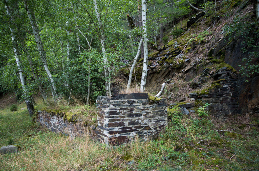 002-grundmauer-ehemaliges-grubengebaeude
