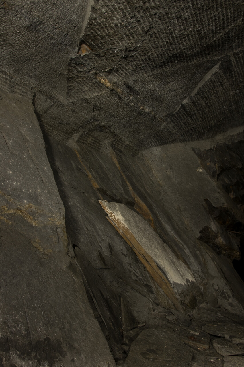 Abbaukammer mit Schrämfurchen an der Firste