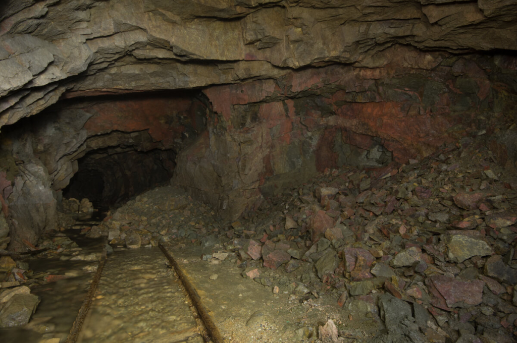 004-hauptfoerderstrecke-flussspatgrube-wasserlauf