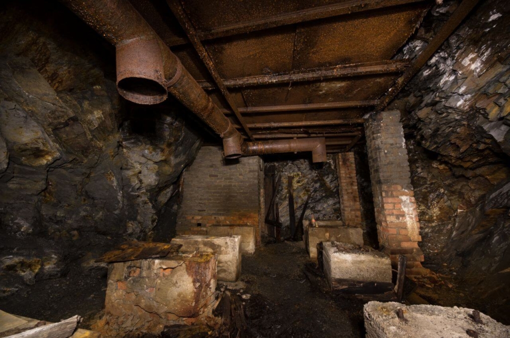 005_schiefergrube_der_ewigen_seligkeit Generatorraum mit Stahlverbau an der Decke