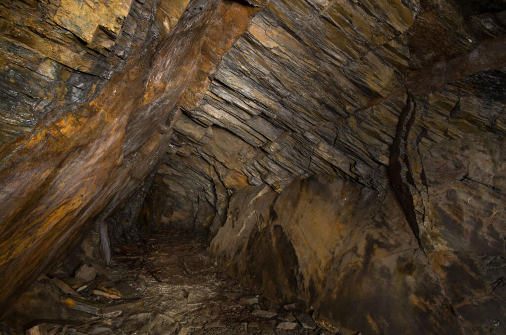 007-stollen-im-schiefer