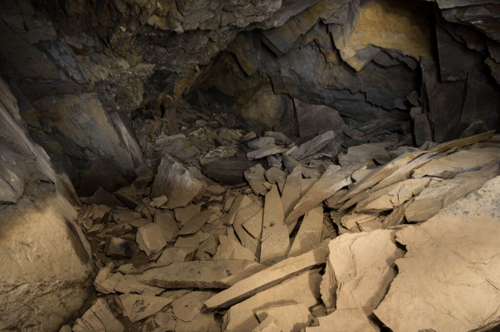 Schieferabbau mit viel Bruchstein