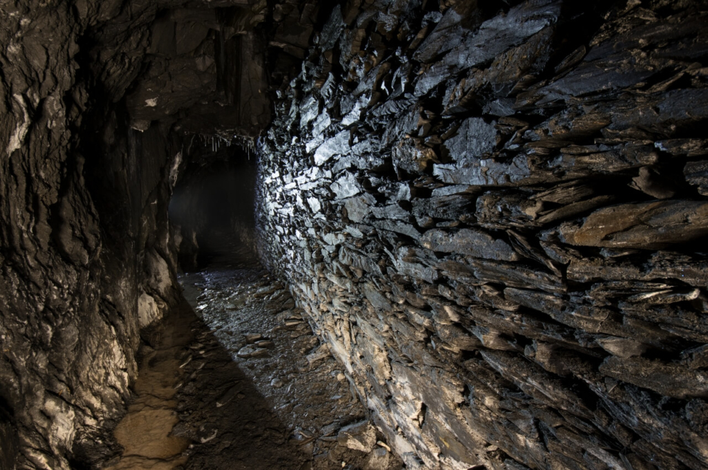 018-schiefergrube-barbaras-treppchen-trockenmauerung Trockenmauerung im Gegenlicht