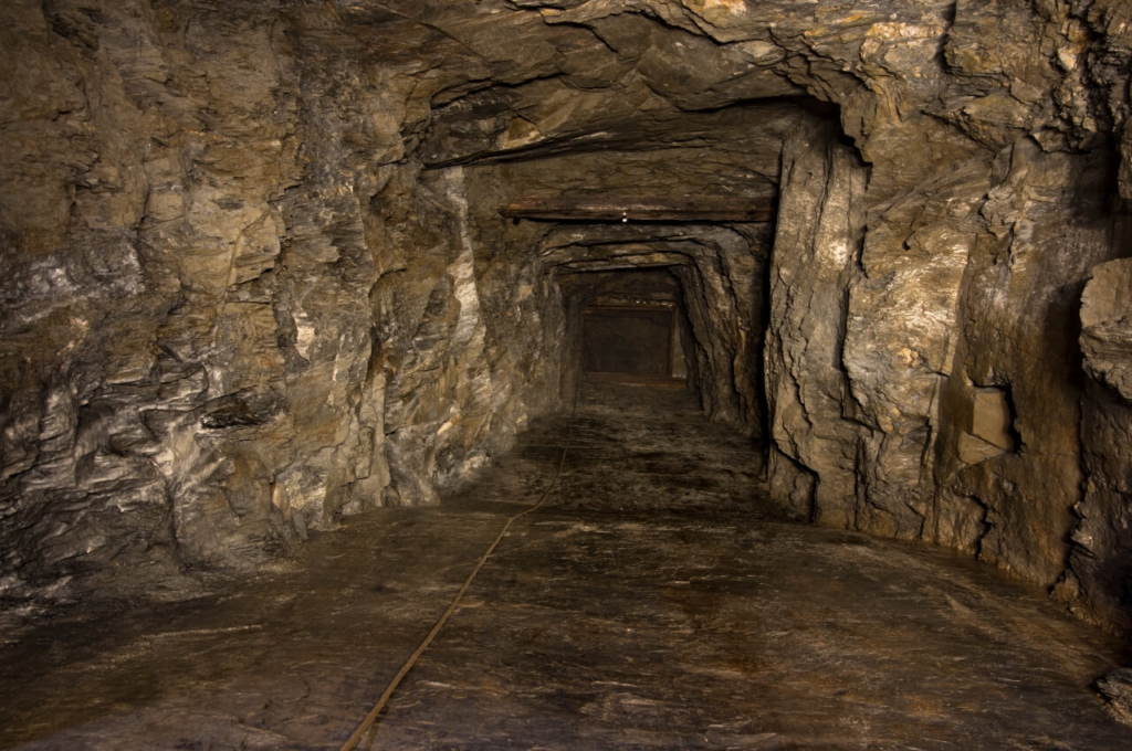 024-schiefergrube-barbaras-treppchen-blindschacht Blick nach oben in den Schacht zur 2. Sohle