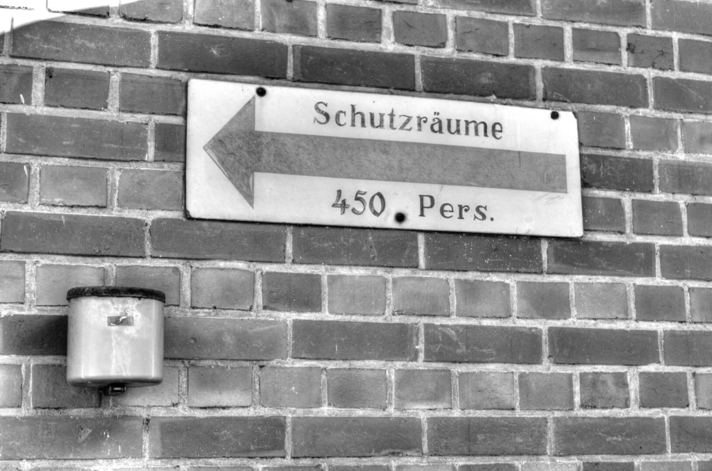 001-tiefbunker-germersheim-richtungpfeil