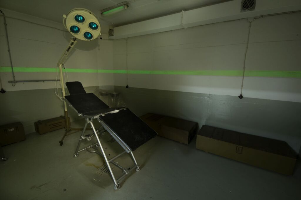 002-bunkerkrankenhaus-hilfskrankenhaus-gunzenhausen-bayern-op-raum