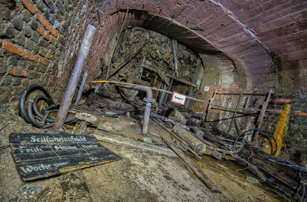 002_blindschacht_west_sf Zeigt den kollabierten Blindschacht des Betriebspunkts Venusberg.