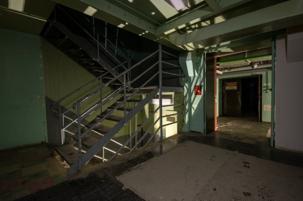 004-nato-bunker-kindsbach-treppenhaus