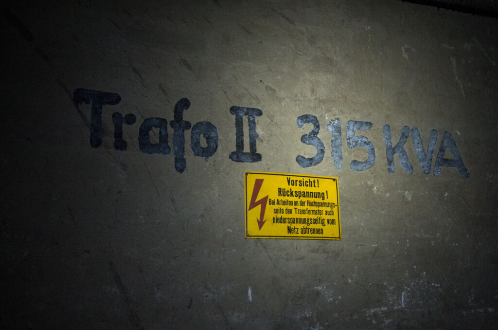 004_trafo2 Zeigt eine Beschriftung in der Trafostation der Schachtanlage. Trafo 2, 315KVA