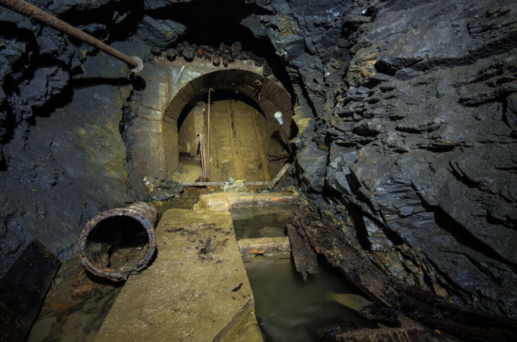 005_schacht Blick aus dem Stollen auf den Schrägschacht