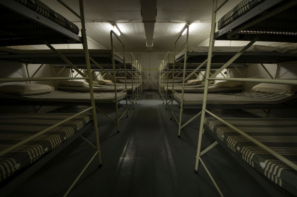 006-bunkerkrankenhaus-hilfskrankenhaus-gunzenhausen-bayern-bettenzimmer