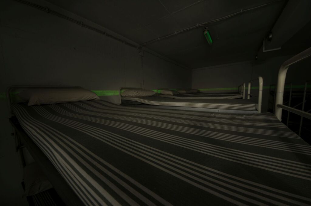 008-bunkerkrankenhaus-hilfskrankenhaus-gunzenhausen-bayern-bettenzimmer