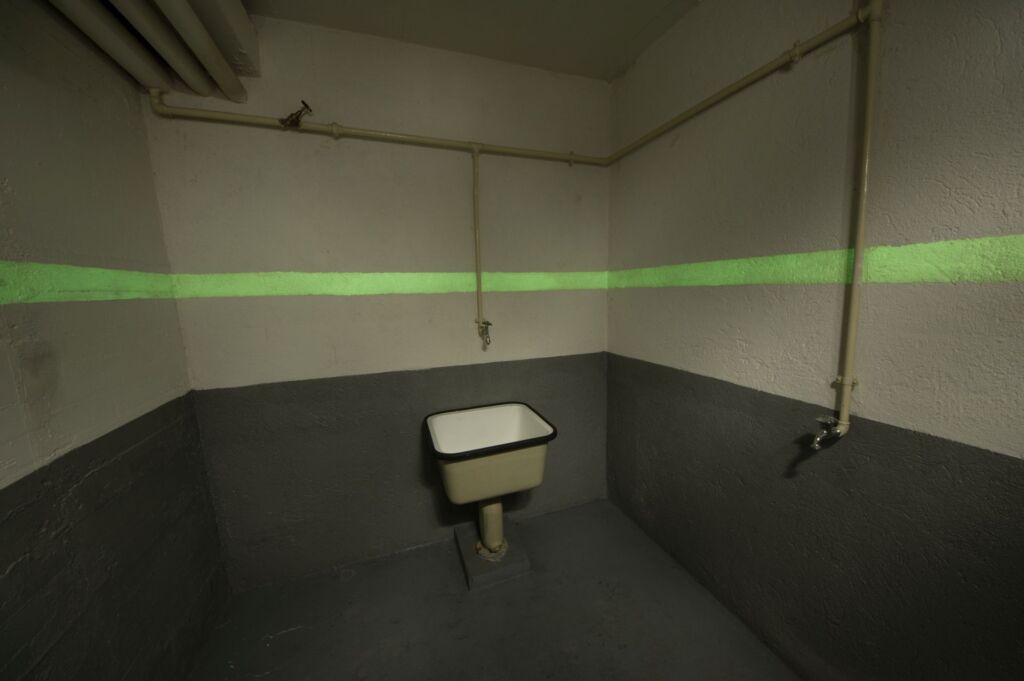 009-bunkerkrankenhaus-hilfskrankenhaus-gunzenhausen-bayern-waschbecken