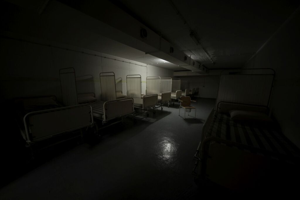 016-bunkerkrankenhaus-hilfskrankenhaus-gunzenhausen-bayern-bettenzimmer