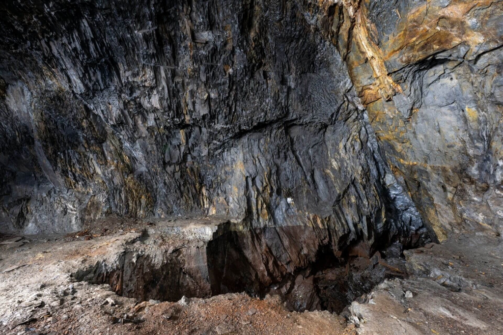Blindschacht auf die untere Sohle der Schiefergrube