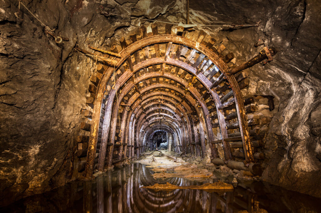 009_stahlsegmentausbau_mit_holzverzug