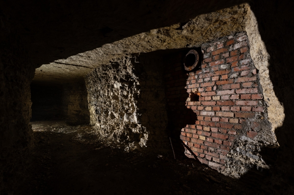 Gegenlicht im Luftschutzstollen des Hauptklärwerks Mühlhausen