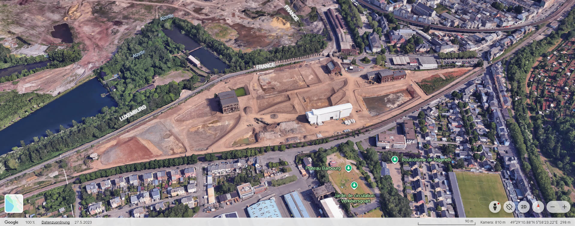 Ein Google-Satellitenbild zeigt die Industriebrache nach dem Abriß der Brecheranlage.